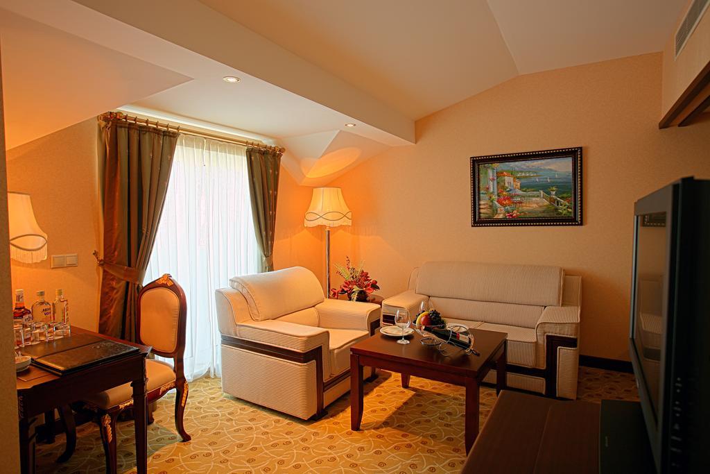 Latanya Palm & Spa Airport Antalya Buitenkant foto